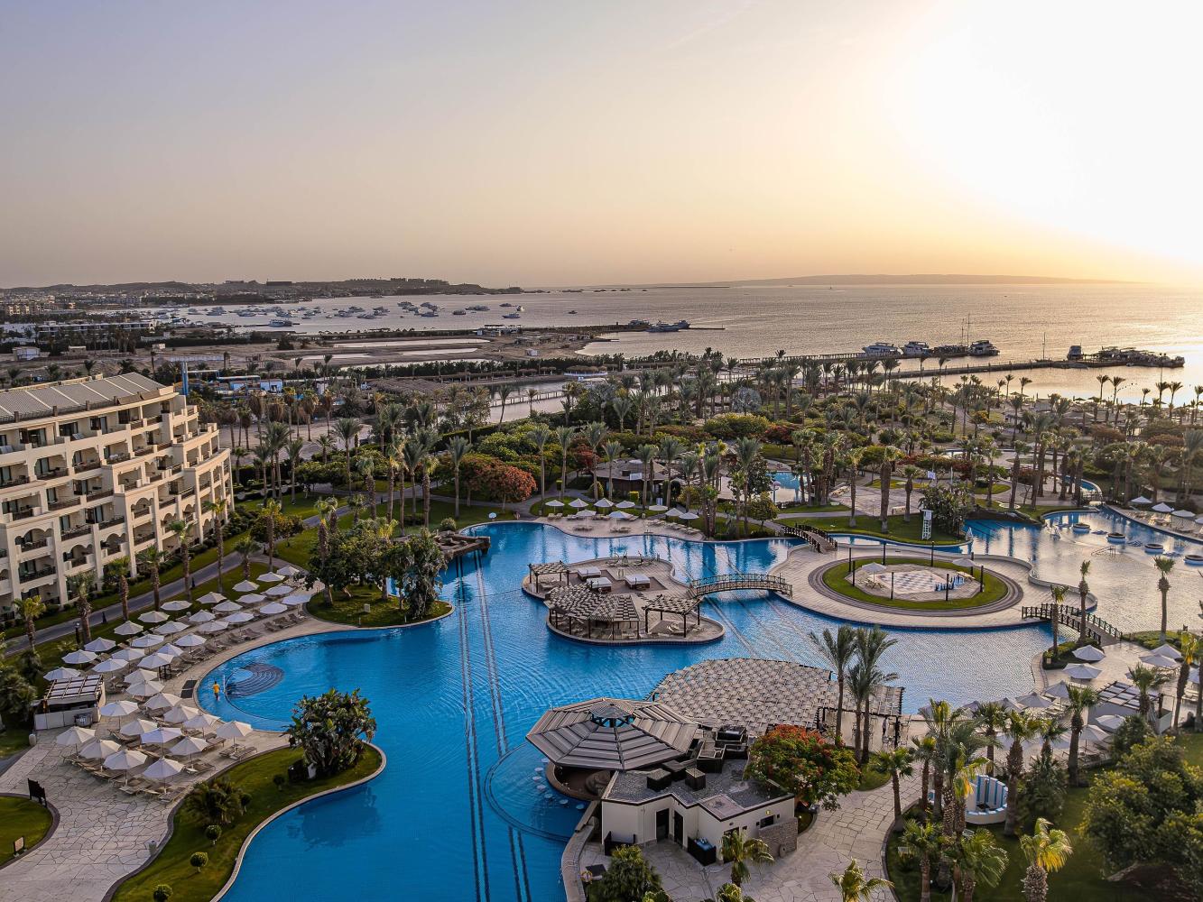 Steigenberger Al Dau Beach Hotel Pool und Meer in Hurghada